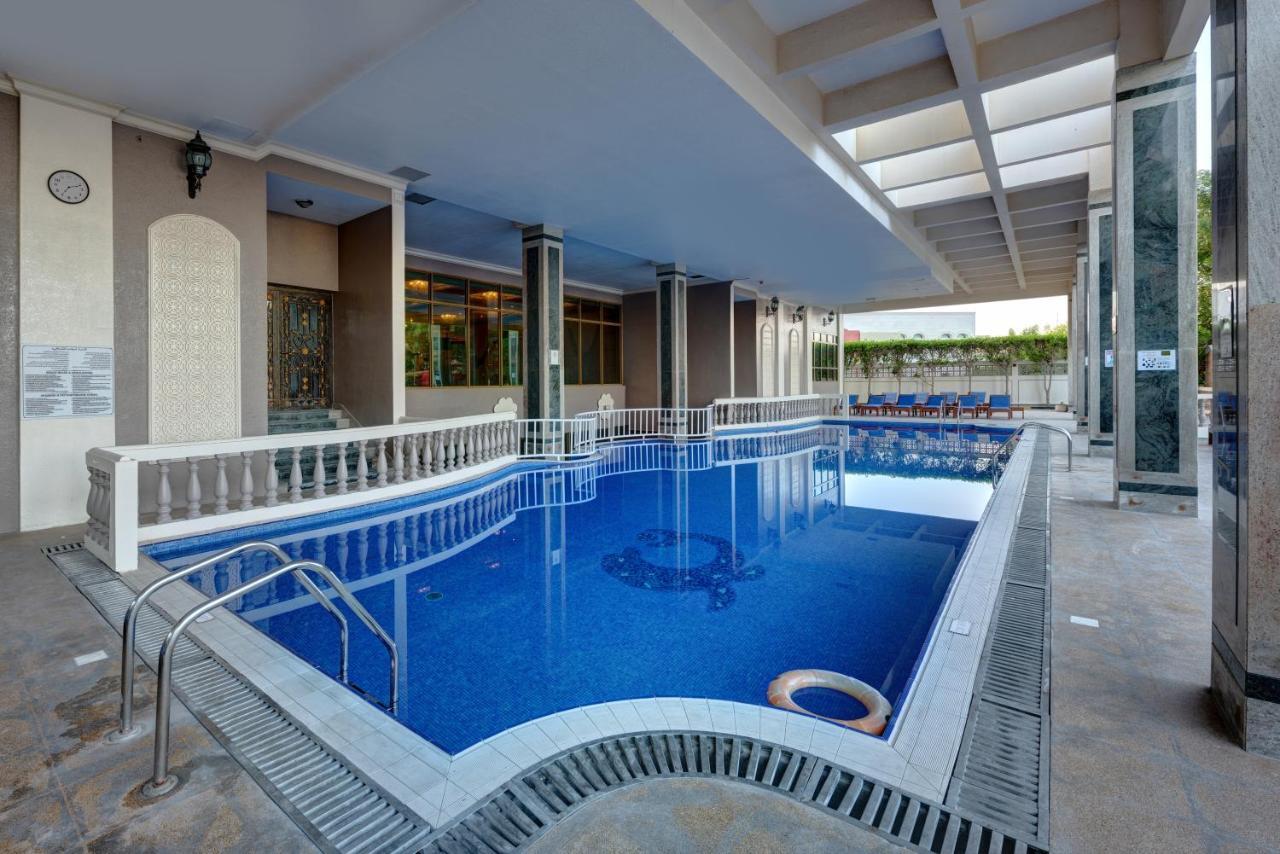 Sahara Beach Resort & Spa Sharjah Exterior photo Swimming pool at the hotel