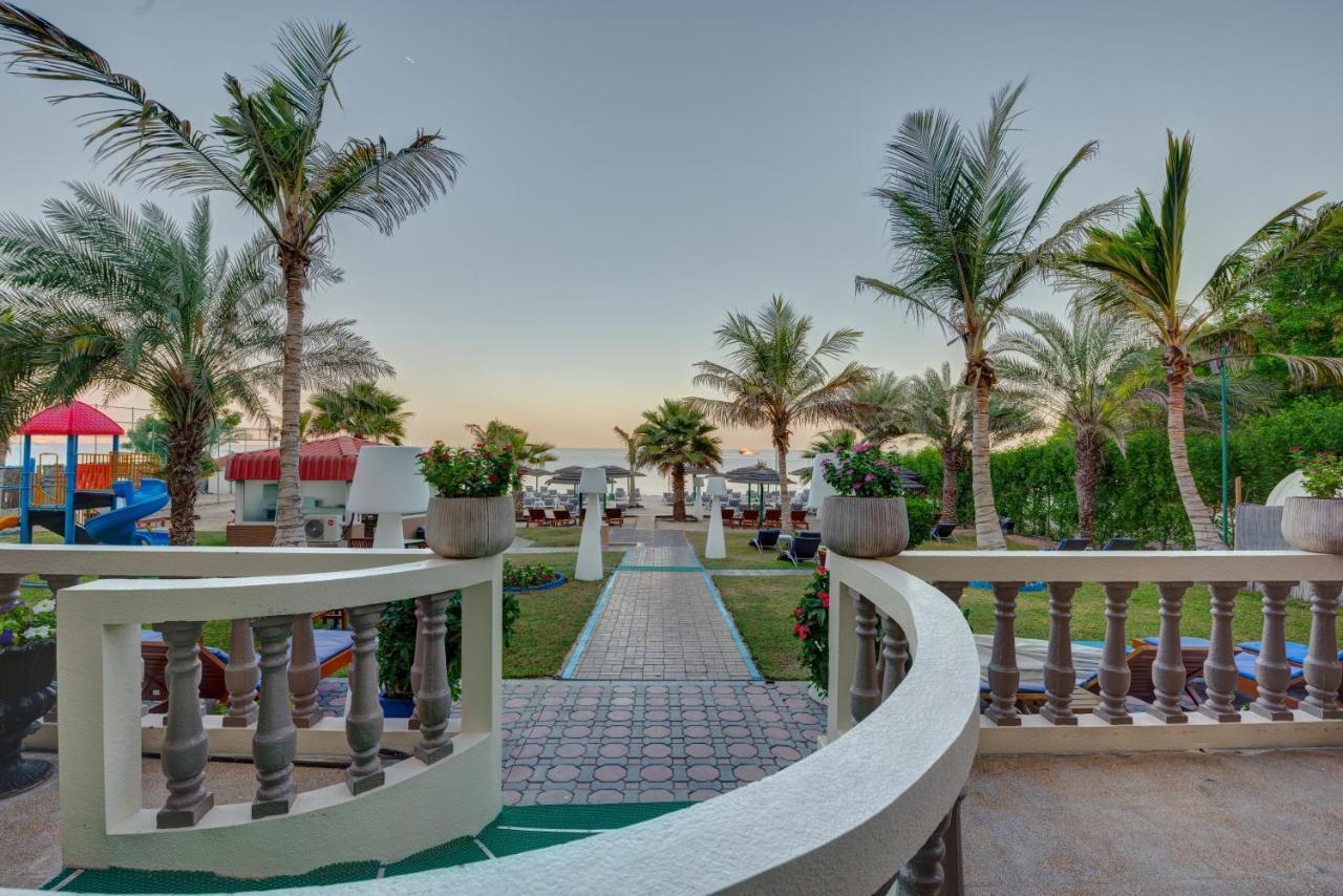 Sahara Beach Resort & Spa Sharjah Exterior photo The beach at the resort